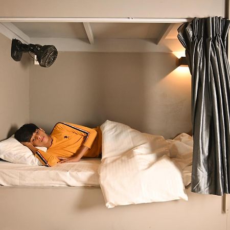 Bed & Bread Dormitory Hotel Bharuch Bagian luar foto