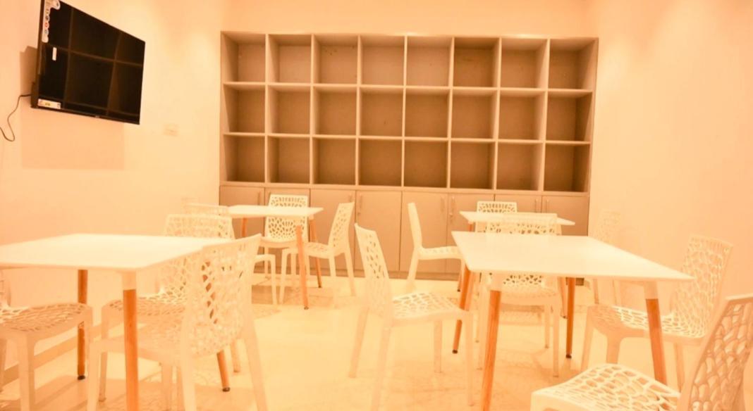 Bed & Bread Dormitory Bharuch Bagian luar foto