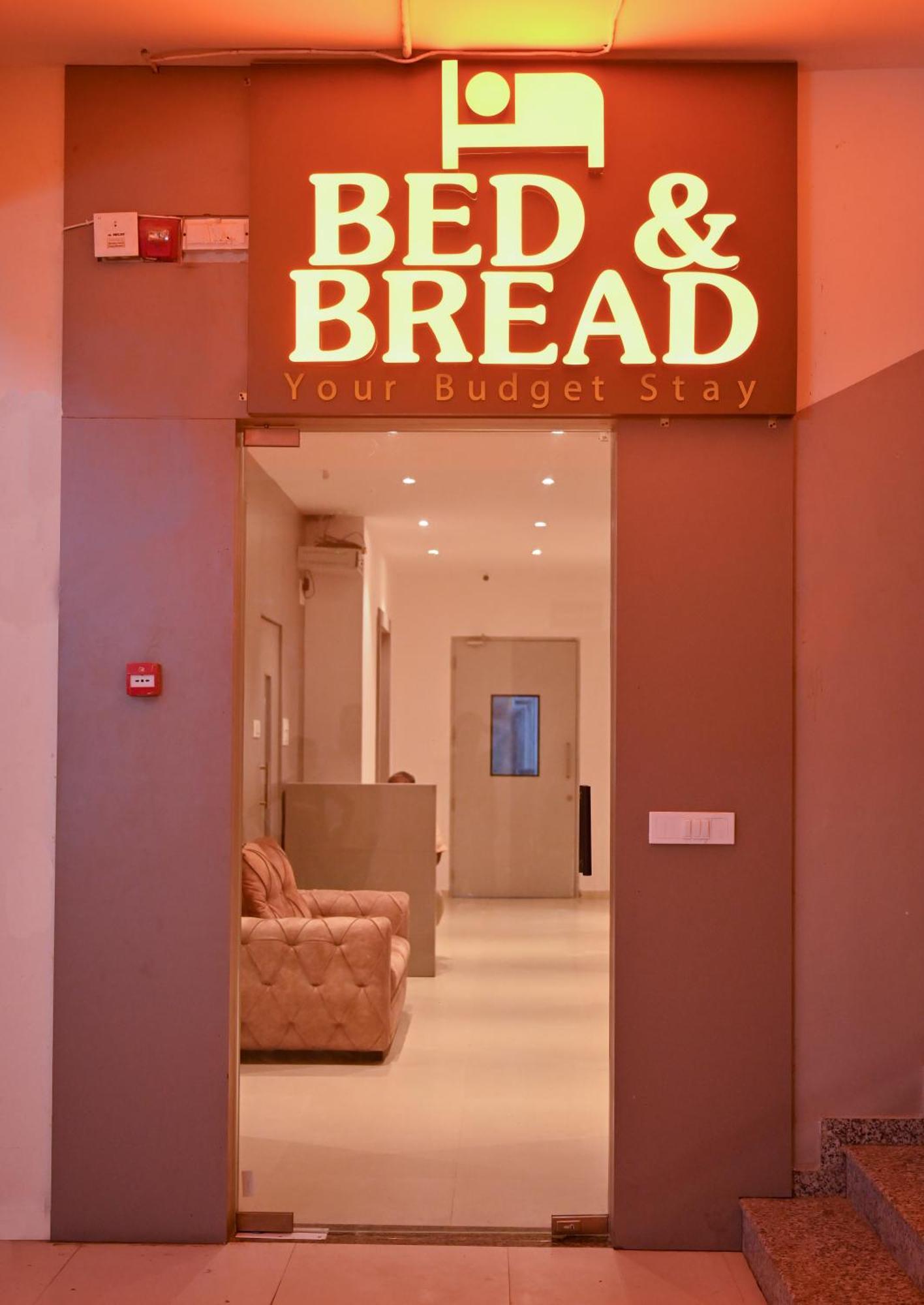 Bed & Bread Dormitory Hotel Bharuch Bagian luar foto